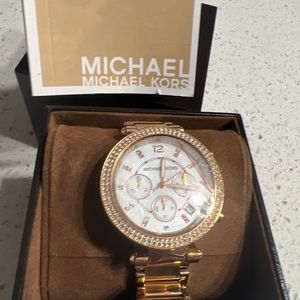 Michael k watch  Mint condition , gently worn has extra links for size adjust.